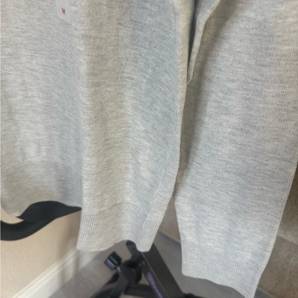 Men’s Old Navy Gray V-Neck Sweater Classic Knit NWT cotton - Picture 4 of 7